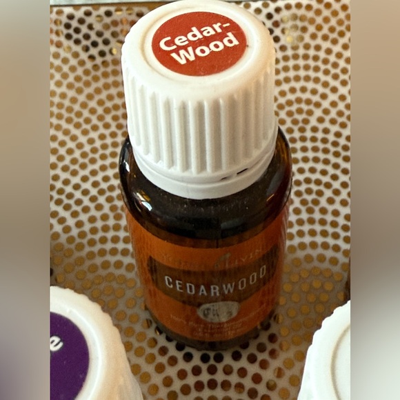 Young Living Cedarwood Essential Oil 15ml - NEW & SEALED - Picture 1 of 2